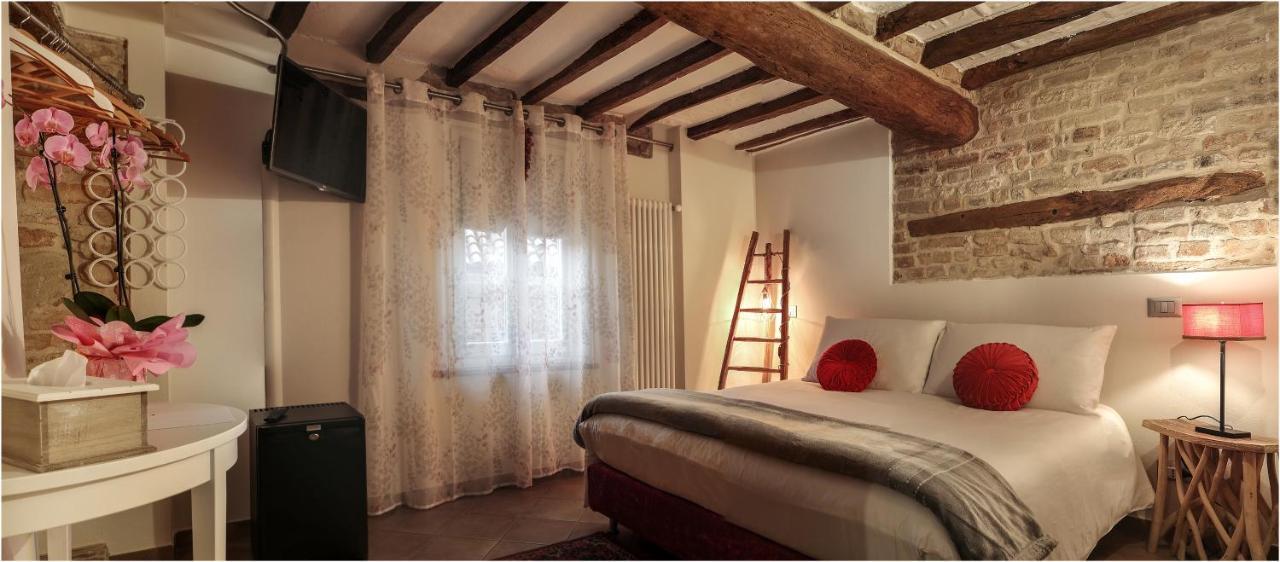 Il Giardino Sul Tetto B&B グアレーネ エクステリア 写真